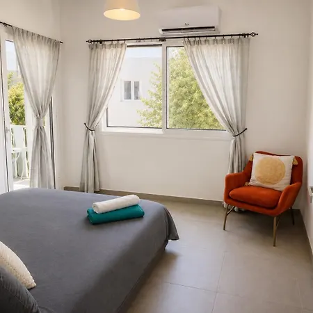 2 Bedroom&supermarket * Lárnaka